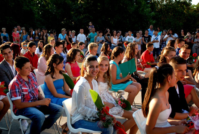 Elballagtak a nyolcadikosok a Zmaj iskolában 2015. június 12.